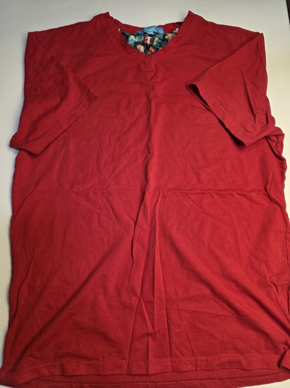 Women's Red V-Neck Short Sleeve Tee